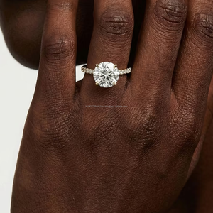 Bague de fiançailles pour femme en or blanc 14 carats avec diamant de laboratoire certifié IGI, taille ronde, 2 carats, halo caché minimaliste - Product Image 2