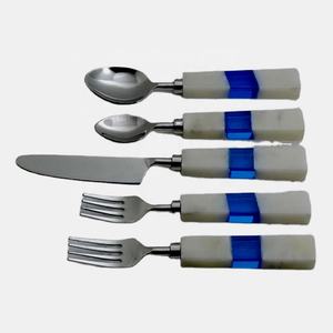 Acier inoxydable Céramique blanche Poignée plate épaisse Nouveau design Set de couverts Vaisselle en or poli Set de couverts - Product Image 2