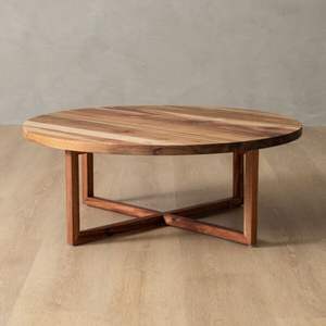 Table basse en bois de conception maîtrisée, alliant le travail du bois traditionnel et des éléments de design intérieur modernes - Product Image 1