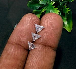 Proveedor de diamantes triangulares sueltos cultivados en laboratorio, no certificados HPHT, de 10 a 40 centavos, para mayoristas de diamantes y compradores B2B. - Product Image 5