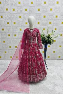 Robe Anarkali rose pour enfants, avec broderies riches et dupatta – Tenue ethnique pour filles, idéale pour les mariages et les fêtes - Product Image 3