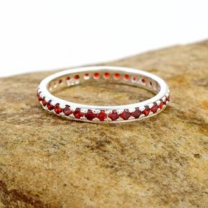 Anillo de Eternidad Completo de Alta Calidad en Plata de Ley 925 con Granates Rojos Naturales en Engaste Pavé, Joyería Fina para Mujer - Product Image 3