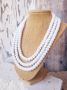 Collar de resina de diseño único, joyería hecha a mano, accesorio de moda para fiestas, disponible con calidad y precio de exportación desde India. - Product Image 2