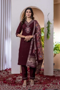 Elegante conjunto de Kurti, pantalón y dupatta de corte recto. Graciosa y moderna, eternamente clásica. - Product Image 5