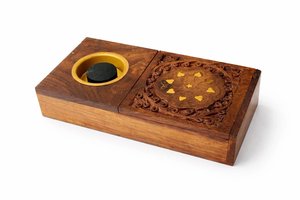 Boîte à encens en bois sculptée à la main avec insert en laiton, porte-bakhoor arabe pour la décoration de la maison et de la mosquée - Product Image 1