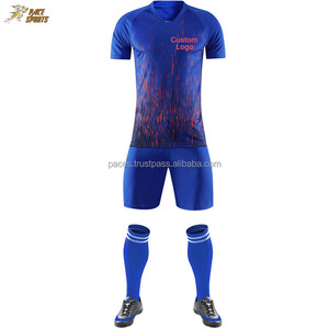 ชุดฟุตบอลแบบยูนิเซ็กซ์ เสื้อและกางเกงขาสั้นสั่งทำได้ ชุดกีฬาสำหรับผู้ใหญ่ ผลิตจากโพลีเอสเตอร์ 100% พร้อมสีและโลโก้ตามสั่ง โดย Pace Sports Shop - Product Image 4