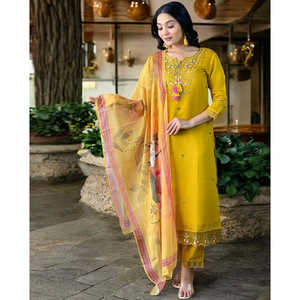 Top y falda de fiesta de diseño tradicional chino con elegante Dupatta - Product Image 2