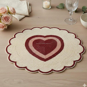 Set de table perlé en forme de cœur festonné, fait main, romantique, pour décoration de table de mariage et assiette de présentation Saint-Valentin - Product Image 1