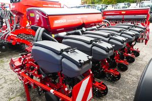 Sembradora Neumática de Maíz Importada, Sembradora Neumática con Ensamblaje Sincronizado, Abre Surcos y Fertiliza, Compatible con Tractores de 90-240hp, en Venta - Product Image 6