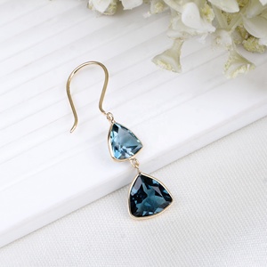 Pendientes Colgantes de Oro Amarillo Sólido de 18K con Topacio Azul de Londres Natural, Engastados en Bisel, Joyería Fina, Memoria Jewels, Venta al por Mayor - Product Image 4