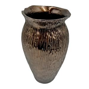 Vase à fleurs élégant en métal pour la décoration moderne de la maison, accent de luxe pour les salons et les salles à manger - Product Image 1