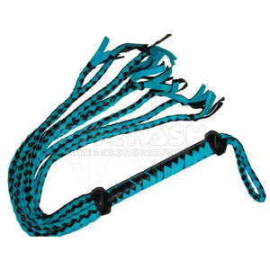 Flogger de cuero con correas suaves de múltiples puntas y mango ergonómico que proporciona un control fácil y un manejo cómodo. - Product Image 4