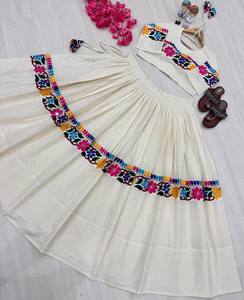 TENNECY Elevate Your Navratri Style Exquisite Pur Kora Lehenga Choli Set Intricately Embroidered Gamthi Work Blouse Reversible - Product Image 6