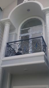 Rampe de balcon moderne en fer forgé pour extérieur, garde-corps décoratif en métal pour jardin, balustrade de terrasse de villa, main courante d'escalier, conception personnalisée - Product Image 3