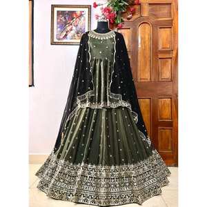 Top de diseñador para mujer: conjunto de Lehenga y Dupatta con hermoso trabajo de bordado de lentejuelas - Product Image 1