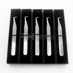 Pince à épiler RMI en acier inoxydable argenté pour extensions de cils, 90 degrés, volume Boot, poignée diamant, antistatique, 10 mm, emballage boîte carton - Product Image 1