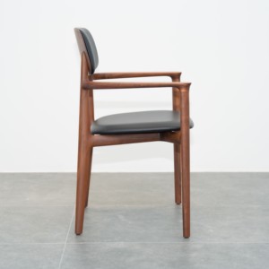 Chaise de salle à manger moderne haut de gamme en bois de frêne avec assise et accoudoirs rembourrés pour restaurant, cuisine, hôtel - PISANO - Product Image 2