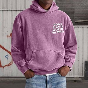 Sudadera con Capucha Personalizada con la Frase 'El Plan de Dios Vale la Pena', Sudadera Cristiana con Bordado de Jesús y Dios, de Algodón y Felpa - Product Image 2