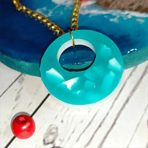 Colgante de resina rectangular personalizado para fiestas, joyería elegante para fiestas para niñas y mujeres a un precio económico. - Product Image 4