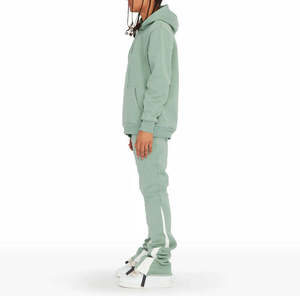 Ensemble de survêtement streetwear vert pour homme, comprenant un sweat à capuche délavé à impression en relief XXL et un pantalon de jogging empilé à bas évasé, vente en gros - Product Image 3