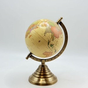 Globe terrestre de bureau en laiton antique, écologique, durable, design moderne, carte du monde rotative vintage, décoration éducative - Product Image 1