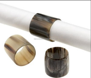 Servilleteros de cuerno de búfalo Servilletero de anillo de aspecto natural para mesa de comedor Hecho de cuerno de vaca por Falak World Export - Product Image 1