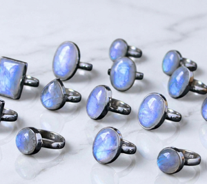 Wholesale Mix <b>Ring</b> Lot Natural White Rainbow Moonstone Cabochon Men's <b>Rings</b> Color Change <b>Adjustable</b> <b>Sizes</b> - Product Image 1