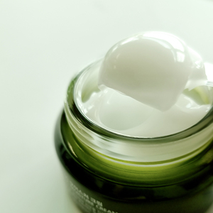 Crema Hidratante y Blanqueadora BUDDATE Renew en Botella para Todo Tipo de Piel, para Mujeres, Uso Diario - Product Image 3