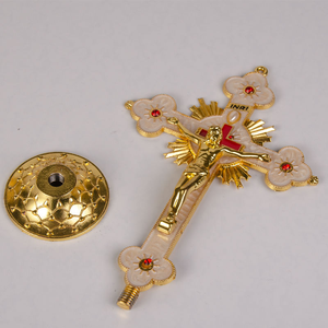 Crucifix religieux en métal sur pied, conçu sur mesure pour la vente en gros, décoré d'une croix murale - Product Image 3