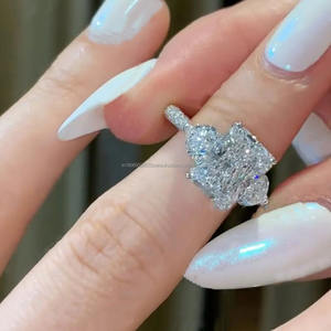 Bague de fiançailles minimaliste en moissanite taille radiant Art Déco, diamant simulé, pavé trois côtés, bague de mariage unique avec halo caché - Product Image 5