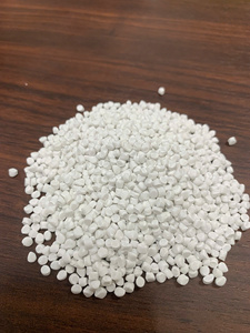Masterbatch blanc TiO2 de qualité supérieure pour résine de support PE PP PS, additifs spécialisés pour le moulage par injection-soufflage, haute opacité - Product Image 1