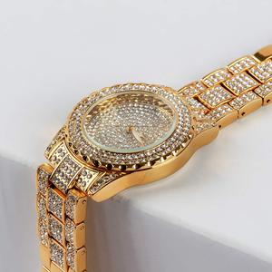 Reloj de Oro con Diamantes para Mujer, Analógico de Cuarzo, Pulsera de Lujo de 38 mm, Cierre Desplegable, Esfera con Pedrería - Product Image 2