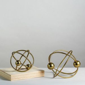 Sculpture en métal artisanale décorative, œuvre d'art moderne pour l'intérieur, idéale pour le salon, la chambre, le bureau et la décoration d'hôtel - Product Image 4