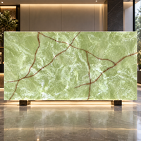Panneau mural de douche en onyx vert Feuille d'albâtre translucide 8 * 4ft Panneau de pierre artificielle brillante Boîte d'éclairage moderne
