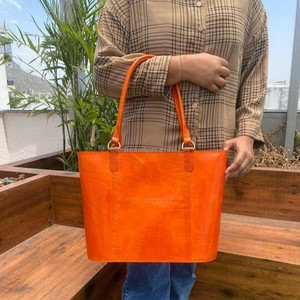 Nuevo bolso de mano de cuero personalizado para mujer, bolso de lujo de cuero Crazy Horse genuino hecho a mano, bolso de hombro con bolsillo y cremallera - Product Image 2