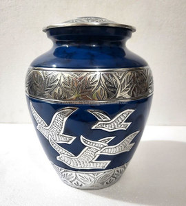 Meilleures ventes en gros Urnes funéraires pour adultes Style américain Personnalisable Urne funéraire en aluminium pour cendres humaines Fournitures funéraires - Product Image 1