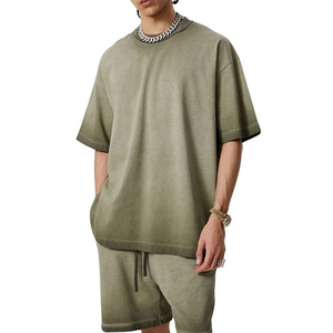Ensemble été homme respirant, chemise et short assortis, tenue décontractée, coupe confortable et relaxée, idéal pour les vacances à la plage, la salle de sport et en vente en ligne. - Product Image 3
