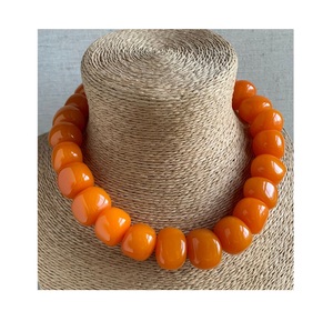 Collar con Colgante de Resina Redonda Naranja APEX ALIGN, Joyería para Mujer de Estilo Lindo, Pieza de Moda - Product Image 3