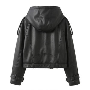 Blouson en cuir à capuche style urbain pour femme, coupe oversize courte, style motard, avec ceinture à la taille et poignets. - Product Image 3