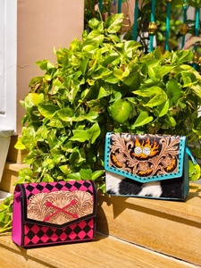 Bolso Cruzado de Cuero Genuino Venus Leathers, Hecho a Mano, con Patrón Floral y Letras, Estilo Western, Portátil, de Poliéster, ¡Gran Venta! - Product Image 5