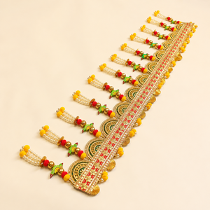 Adorno Floral de Lujo Hecho a Mano con Perlas y Borlas de Acrílico, Colgante para Puerta en Rojo y Dorado, Toran para Diwali, Bodas y Decoración Festiva del Hogar - Product Image 6