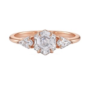 Wholesale DEF Color VS VVS Clarity 10K 14K 18K Solid Gold IGI Certified <b>Hexagon</b> Lab Grown Diamond Three Stone Ring Wedding Band - Product Image 3