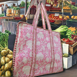 Sac fourre-tout en coton matelassé imprimé à la main avec motif floral bohème, doublure imperméable, fermeture ouverte, utilisation toutes saisons - Product Image 5