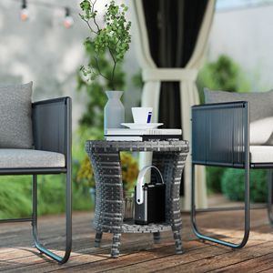 Tavolino da Caffè da Esterno Grigio da 18 Pollici con 2 Ripiani Portaoggetti, Tavolino Laterale da Patio in Vimini PE Leggero con Piano in Legno Composito e Struttura in Acciaio - Product Image 2