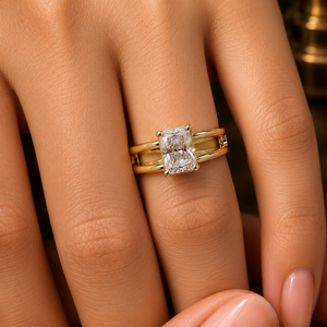 Anillos de Compromiso de Diseño Único en Oro Puro de 14K con Diamante Cultivado en Laboratorio de Corte Radiante de 2.00 Ct, Certificado IGI, Anillos de Boda con Vástago Ancho - Product Image 2