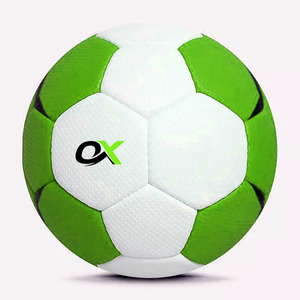ลูกฟุตบอลคุณภาพสูงแบบกำหนดเองได้สำหรับฝึกซ้อมในร่ม/กลางแจ้งจาก Oxva Industries ผลิตจากวัสดุลามิเนต น้ำหนักเบา พร้อมยางในที่ทนทาน - Product Image 3