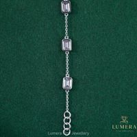 Bracelet élégant en diamant de laboratoire taille émeraude serti clos, chaîne à maillons délicats, design minimaliste de bijoux fins, plaqué or