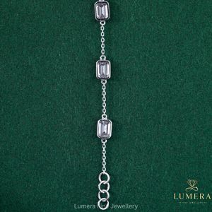 Bracelet élégant en diamant de laboratoire taille émeraude serti clos, chaîne à maillons délicats et design de bijoux fins minimalistes pour fille - Product Image 6