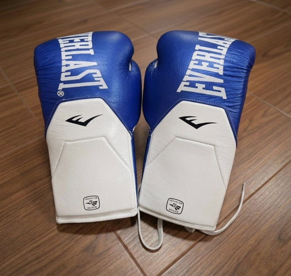 สีน้ำเงินเมทัลลิก - สีขาว