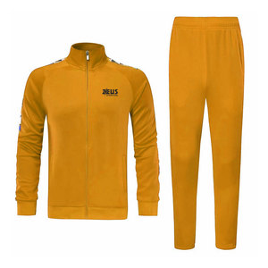 Survêtement de sport au design professionnel avec matière douce au toucher, élégant pour les séances d'entraînement. - Product Image 1